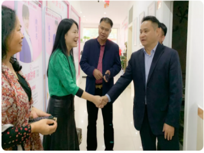 熱烈歡迎珠海市香洲區(qū)獅山街道工商業(yè)促進(jìn)會(huì)會(huì)長一行蒞臨同輝家政參觀指導(dǎo)