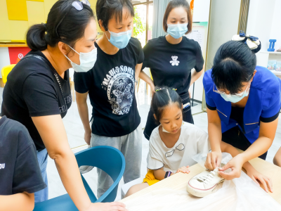 紅荔社區(qū)開展“收納小能手，巧手系鞋帶”孩子生活技能培訓活動